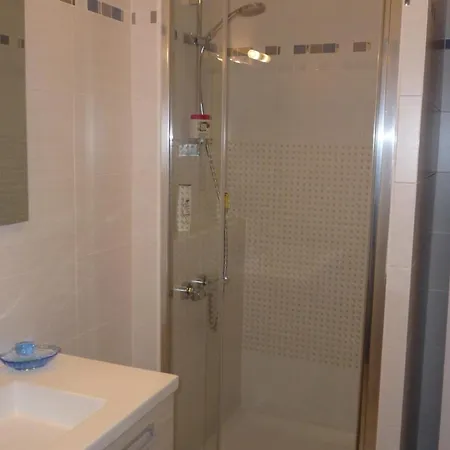 아파트 Face A La Avec Balcon, Garage Prive Et Equipements Modernes - - Fr-1-92-624 *